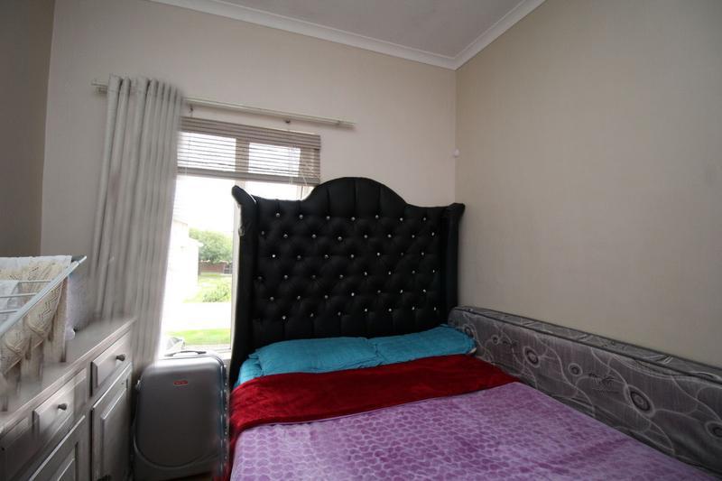 2 Bedroom Property for Sale in Oakglen Western Cape